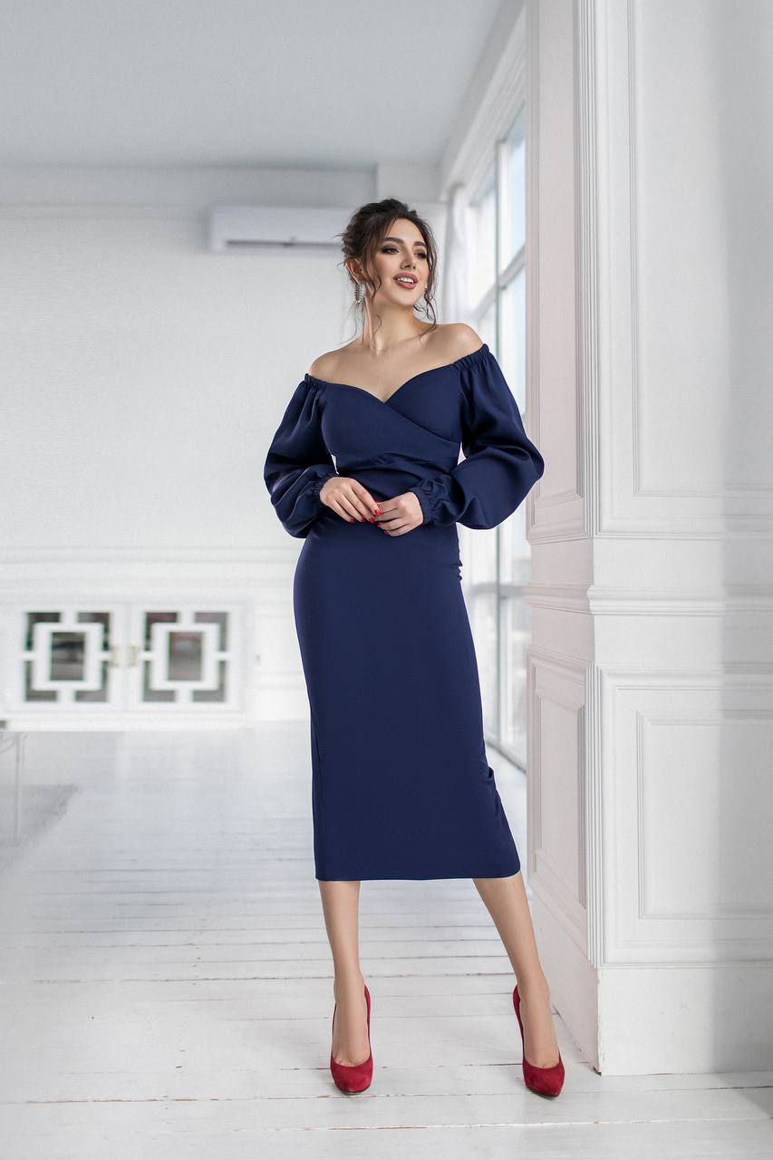 Dark blue dress with voluminous sleeves 