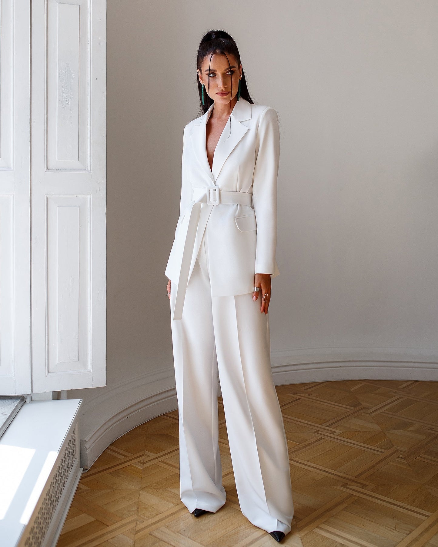 Milk suit with wide pants and belt included