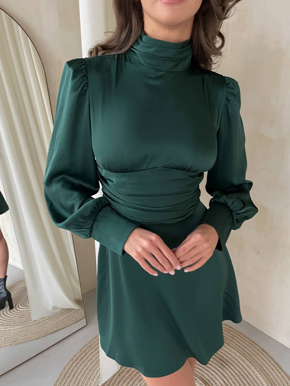 Emerald mini dress with open back and bow