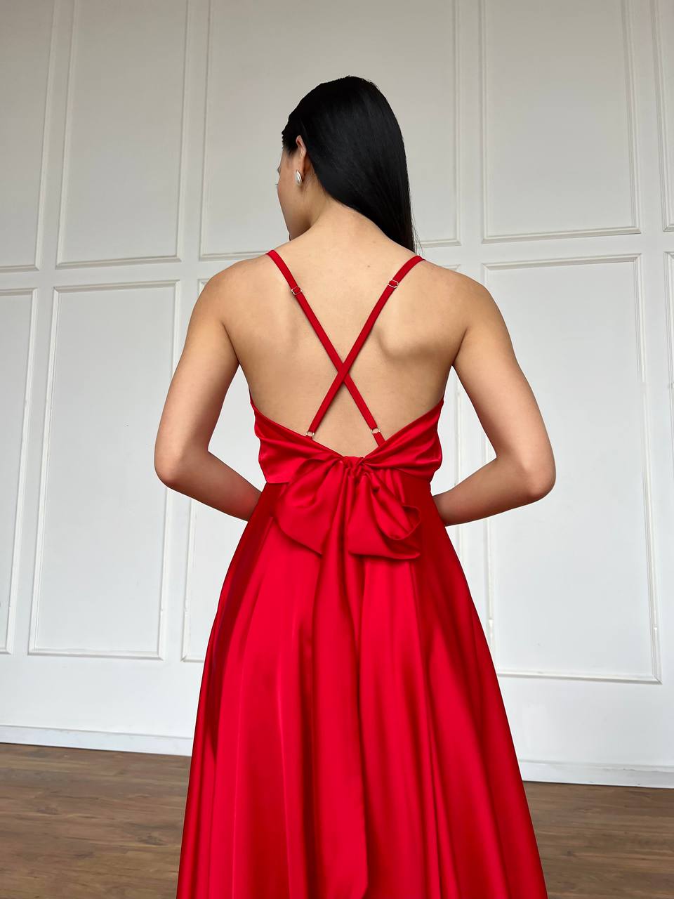 Red dress with an open back and a lush skirt