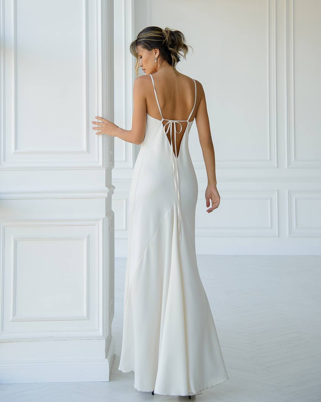 Milk dress-combination maxi with an open back 