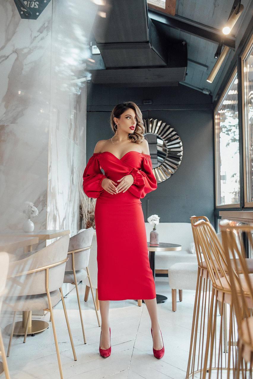 Red midi dress with voluminous sleeves 