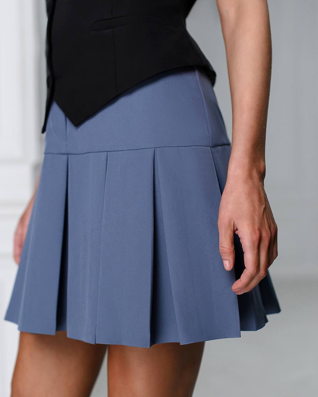 Gray pleated mini skirt