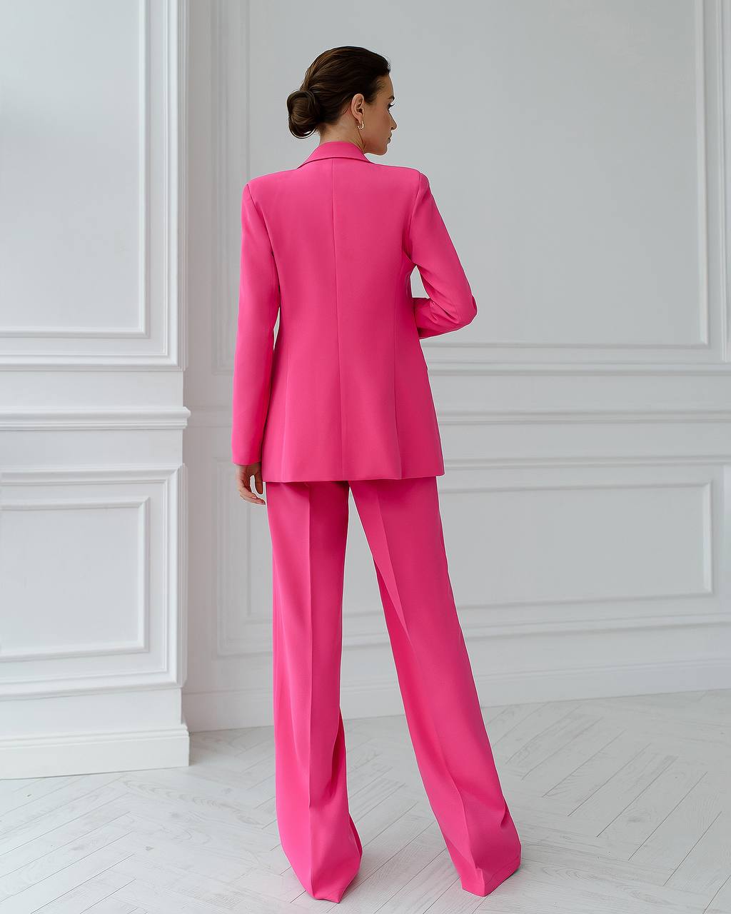 Raspberry three-piece suit with a top