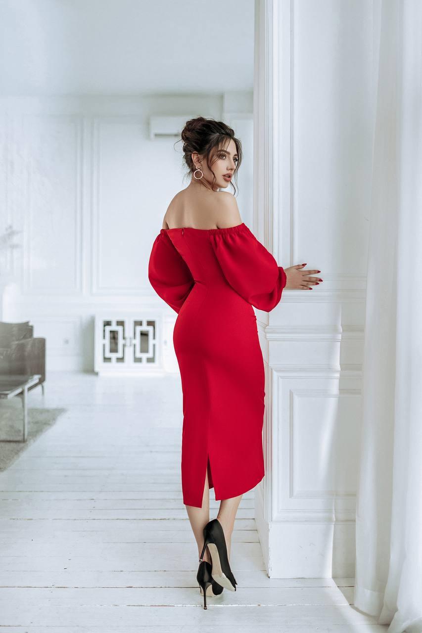 Red midi dress with voluminous sleeves 