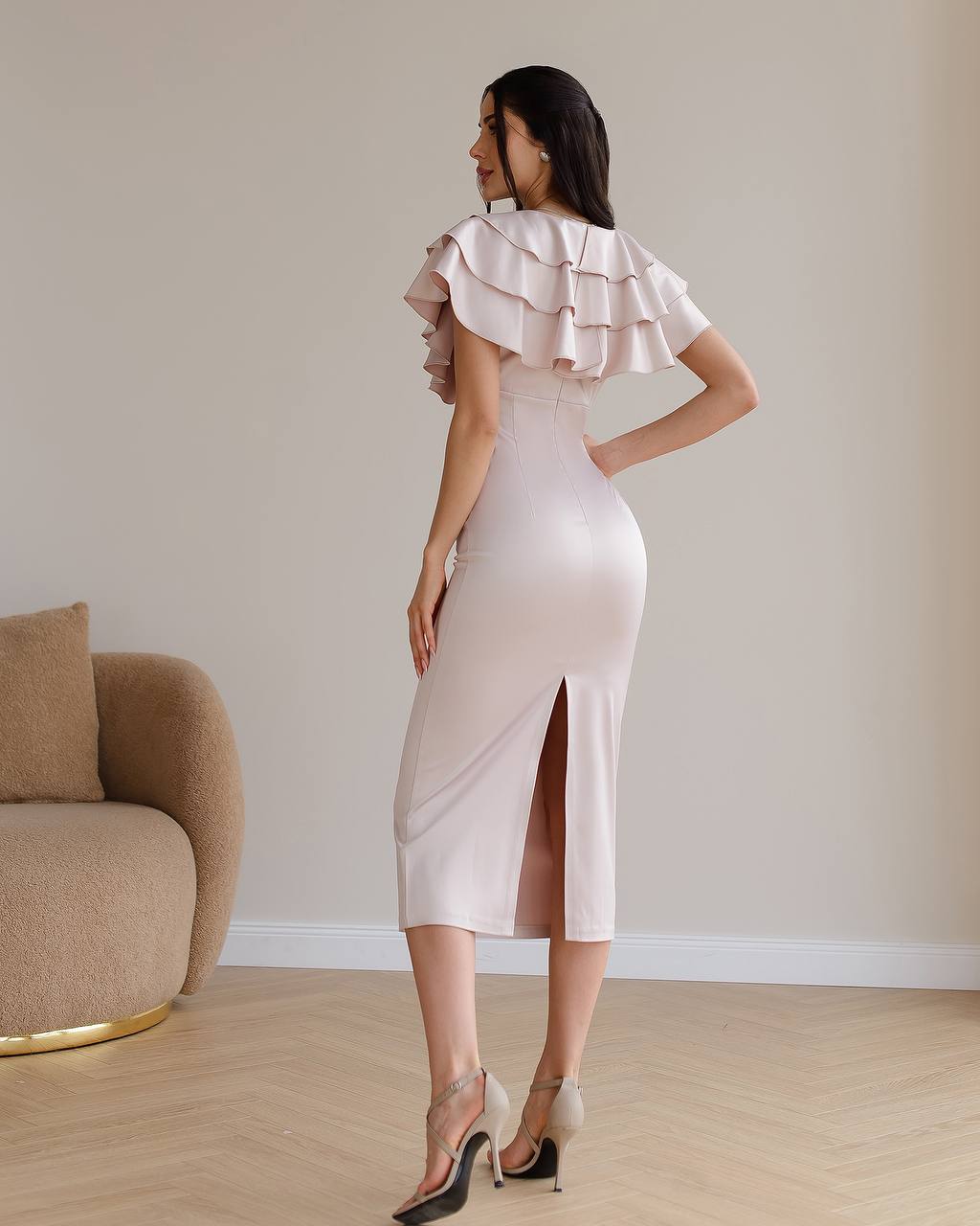 Beige silhouette dress with a collar