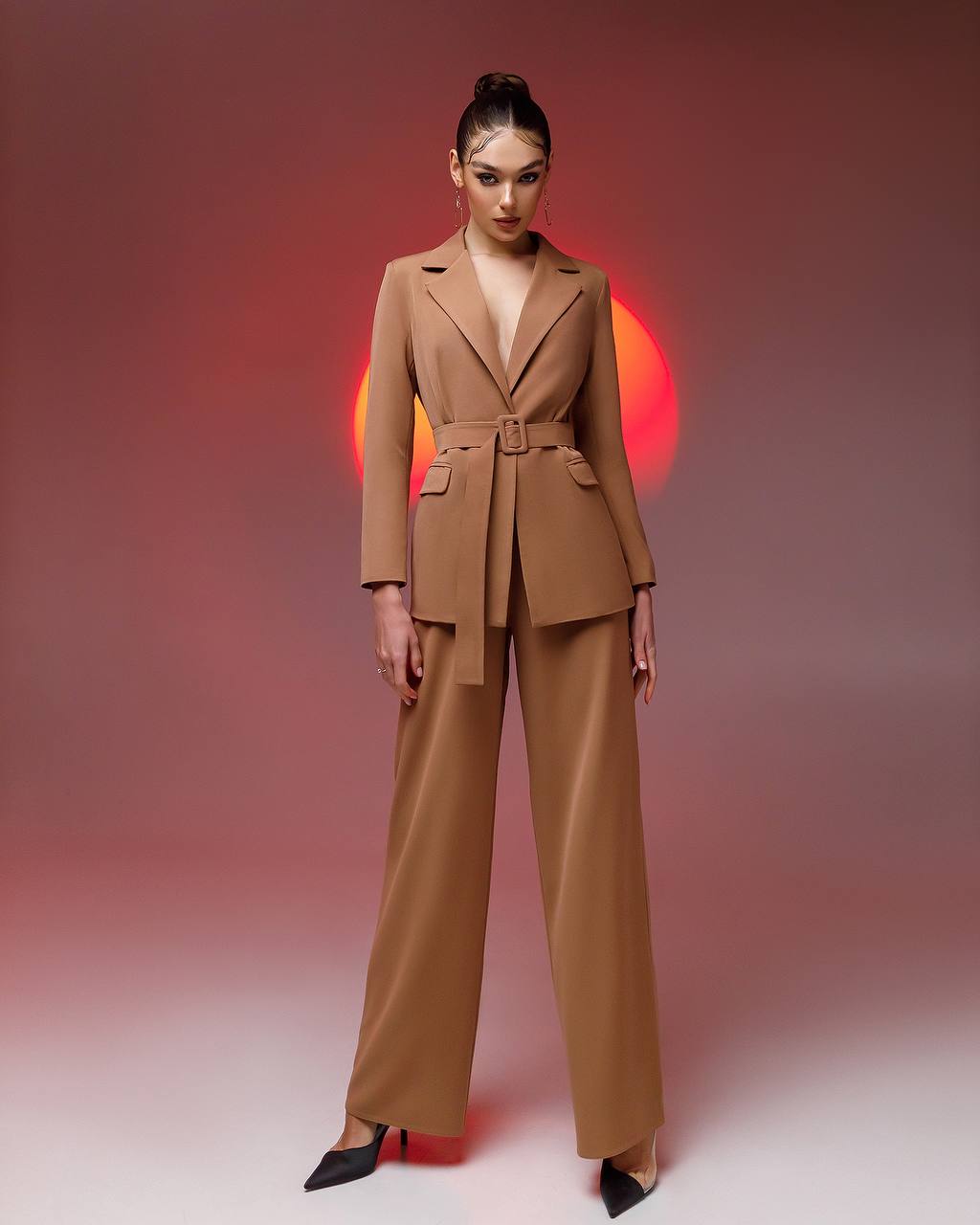 Suit with wide pants and belt included