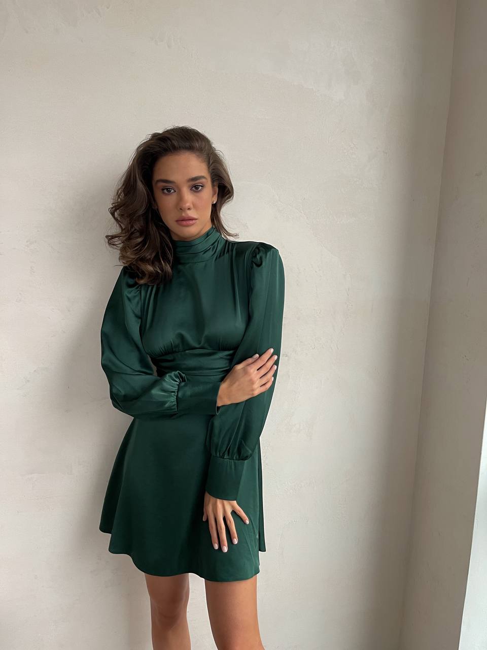 Emerald mini dress with open back and bow