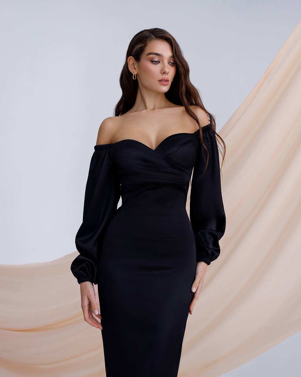 Black dress with voluminous sleeves