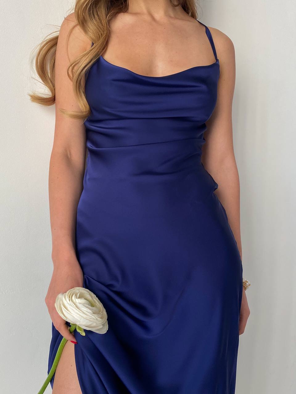 Blue dress-combination with an open back