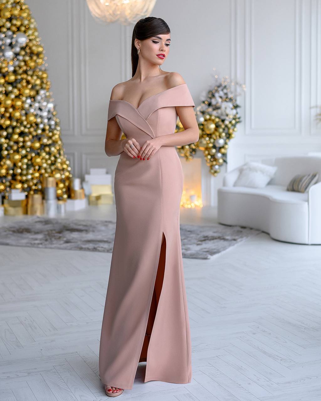 Beige maxi dress with open shoulders 