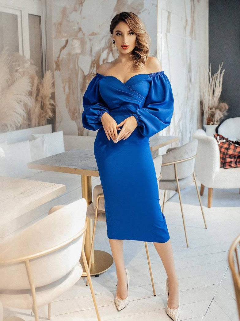 Blue dress with voluminous sleeves 