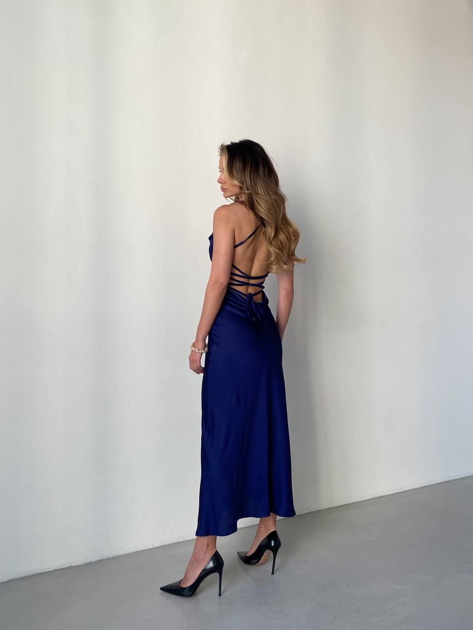 Blue dress-combination with an open back