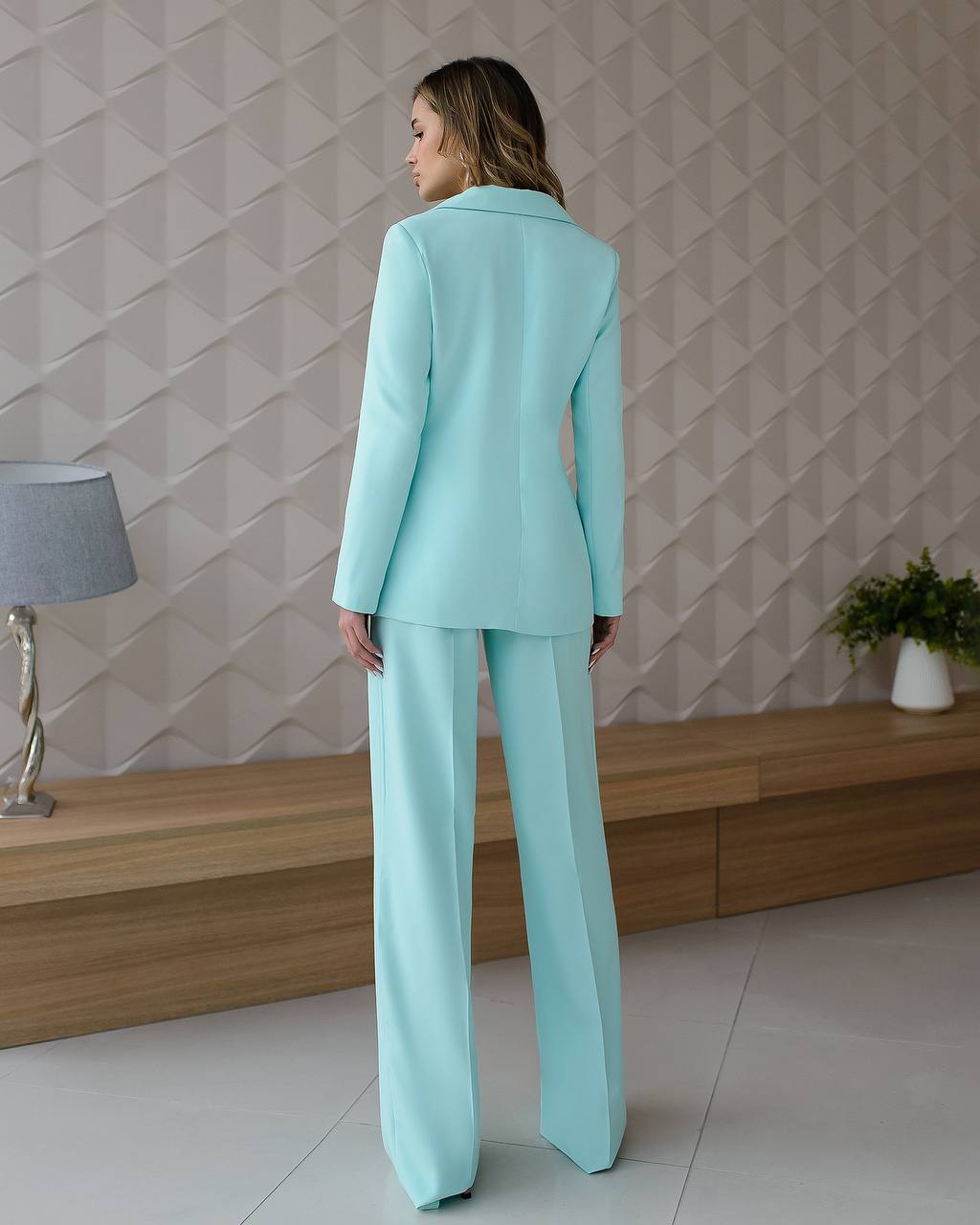 Suit with wide pants and belt included