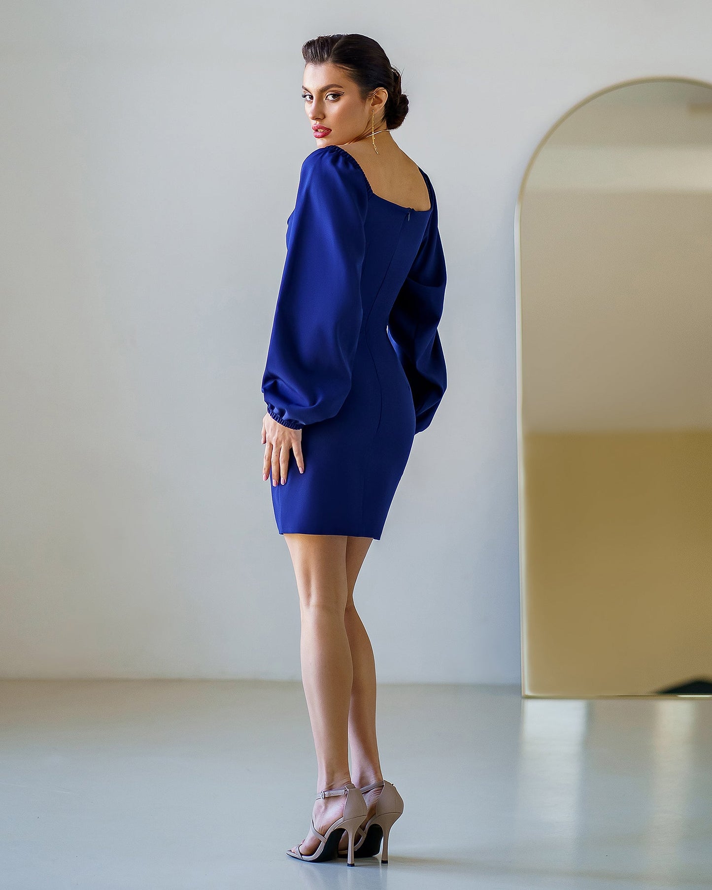 Blue mini dress with voluminous sleeves 