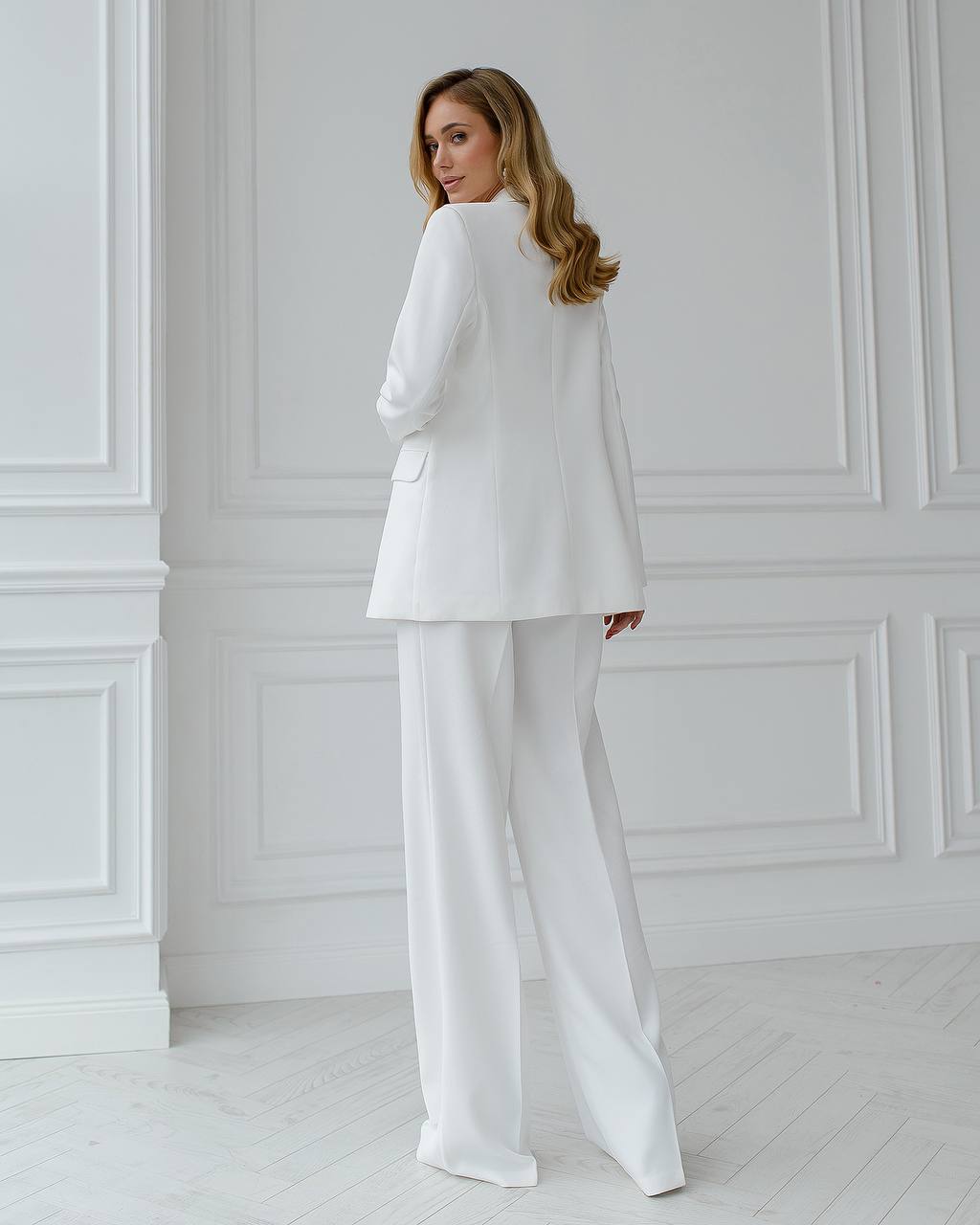 Milk three-piece suit with a top