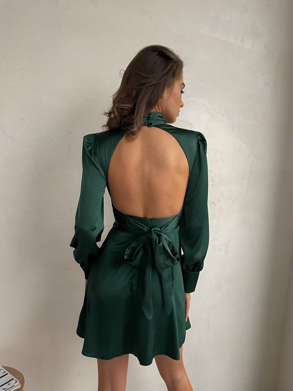 Emerald mini dress with open back and bow