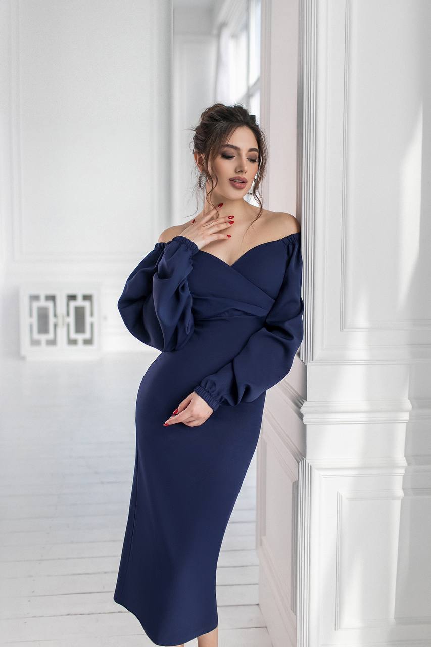 Dark blue dress with voluminous sleeves 