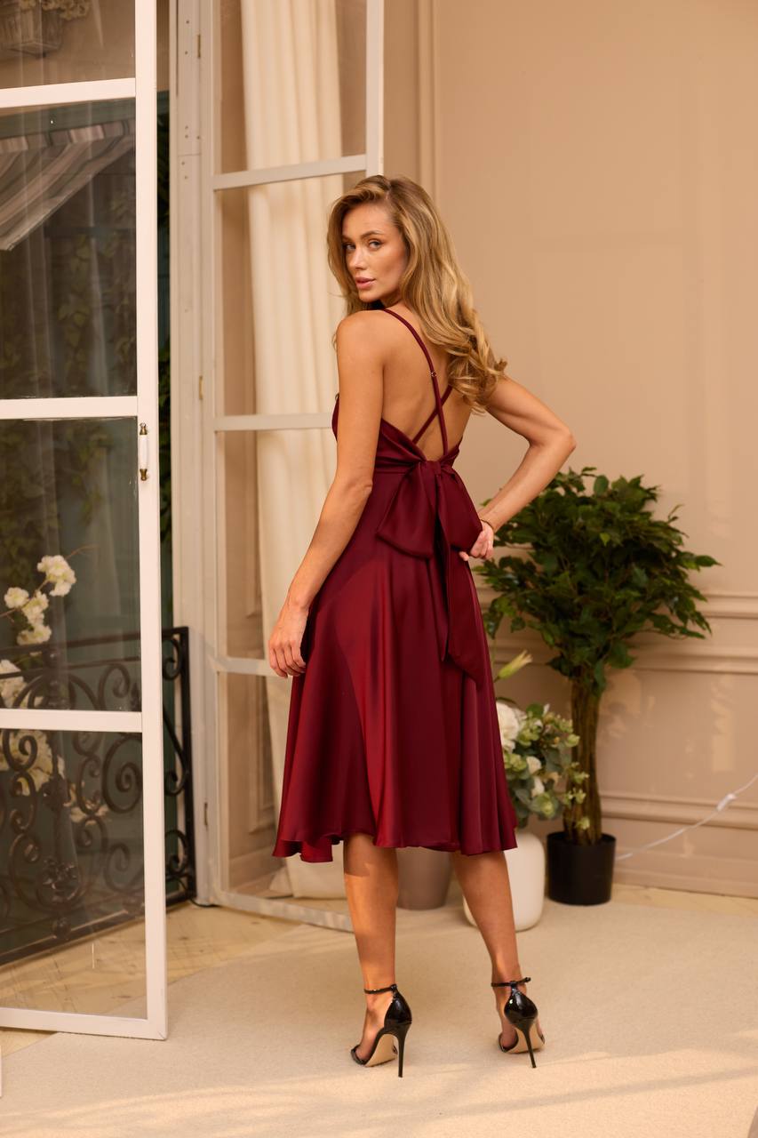 Burgundy dress with an open back and a lush skirt