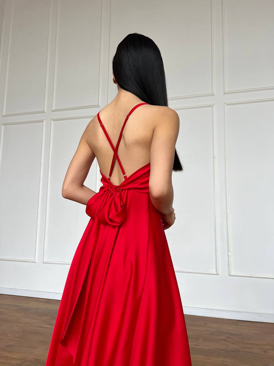 Red dress with an open back and a lush skirt