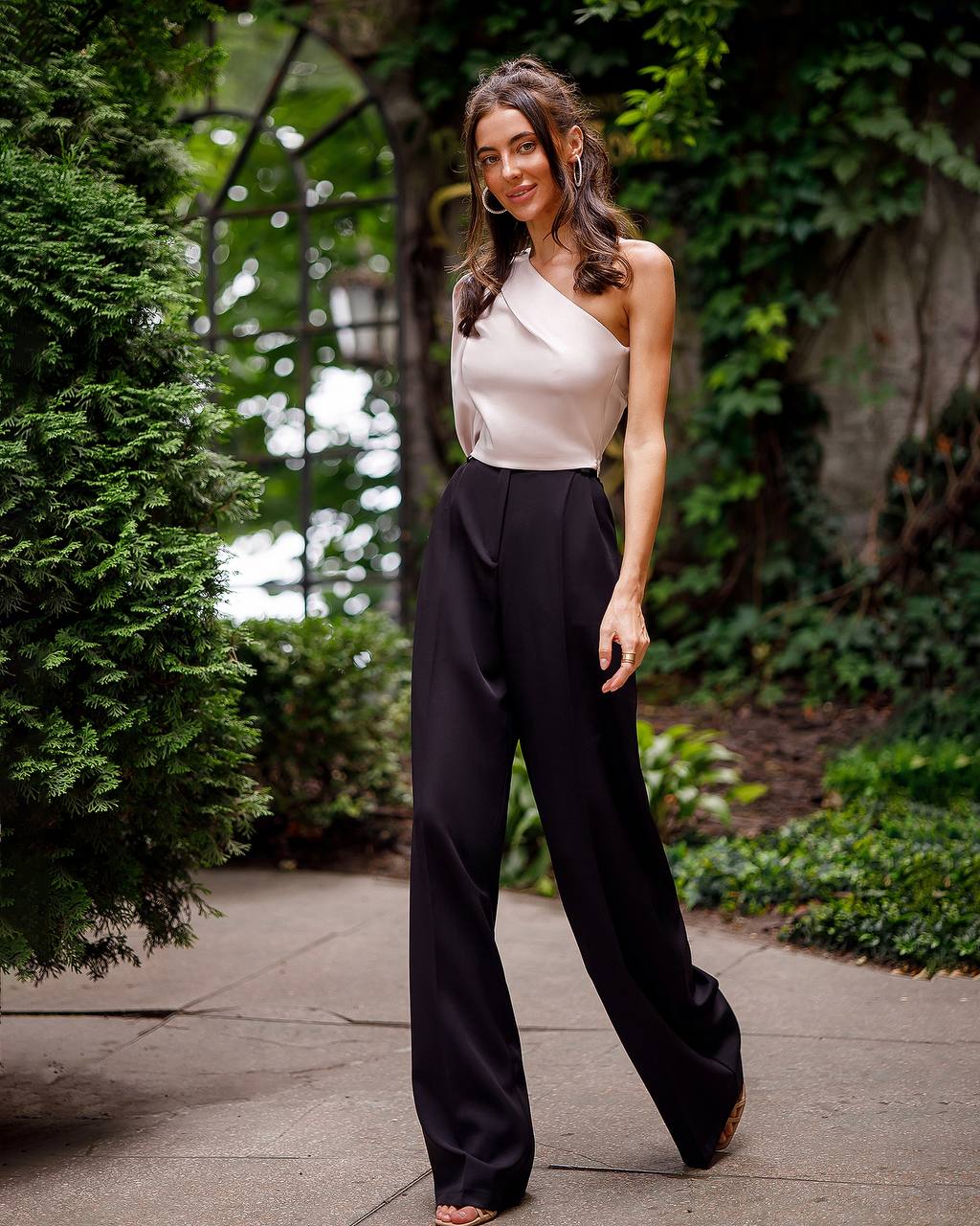 Black wide trousers