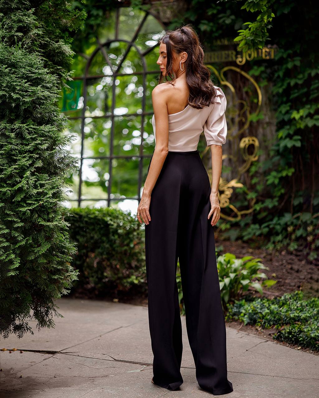 Black wide trousers