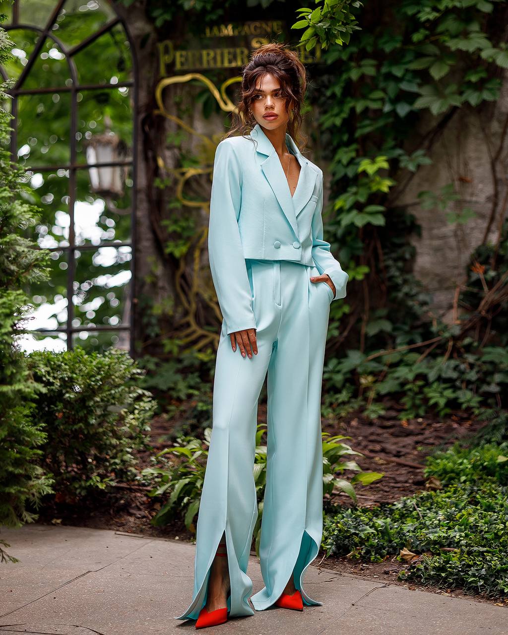 Crop jacket and pants suit with slits