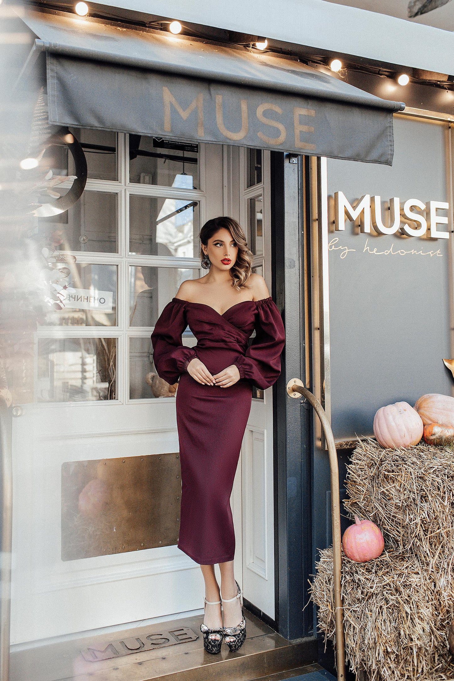 Burgundy midi dress with voluminous sleeves 