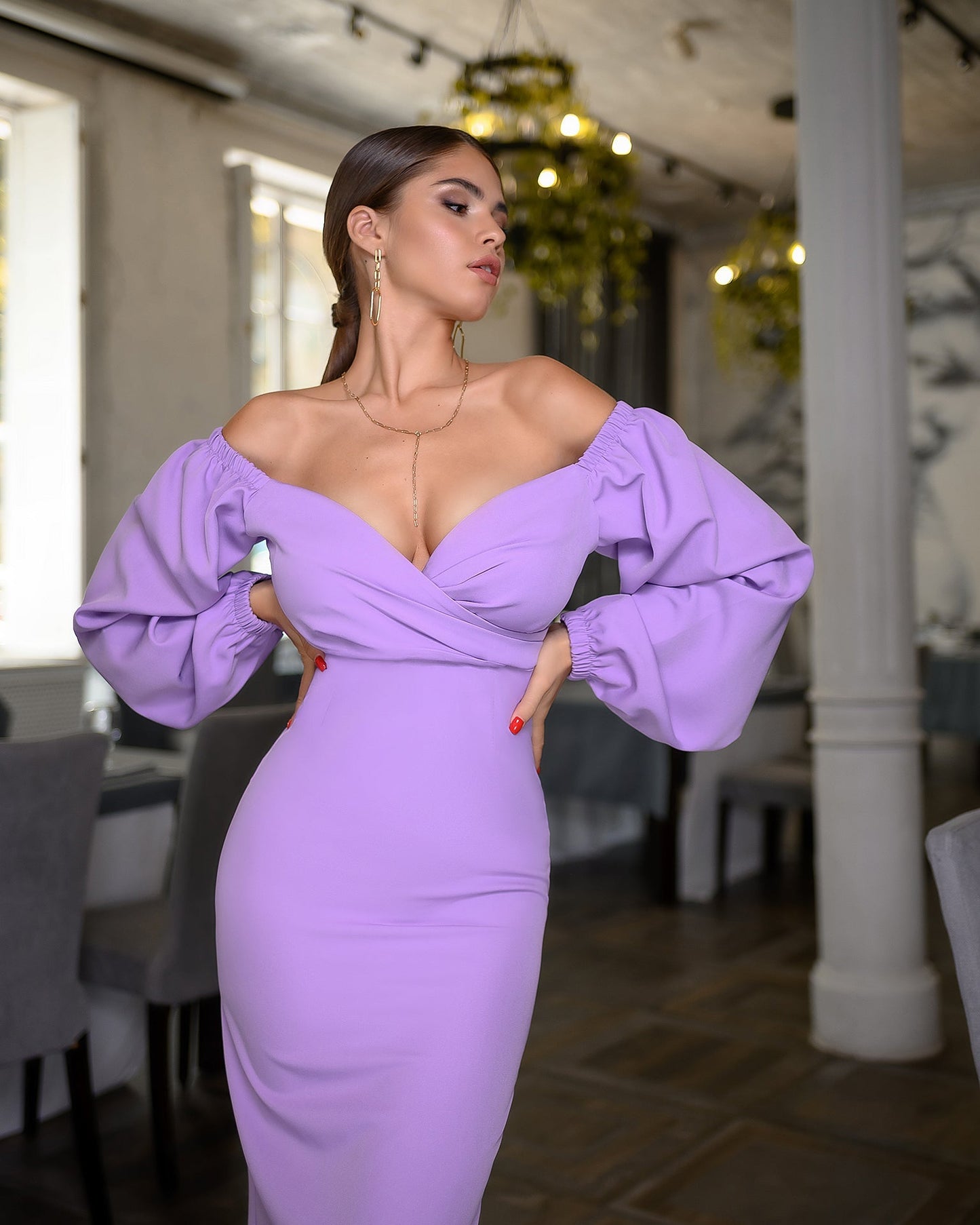 Lavender midi dress with voluminous sleeves 