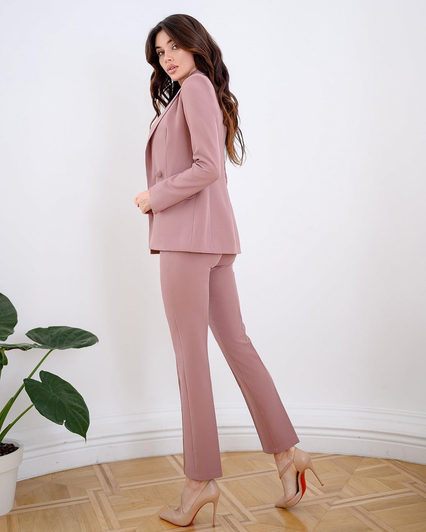 Double-breasted jacket and pants suit