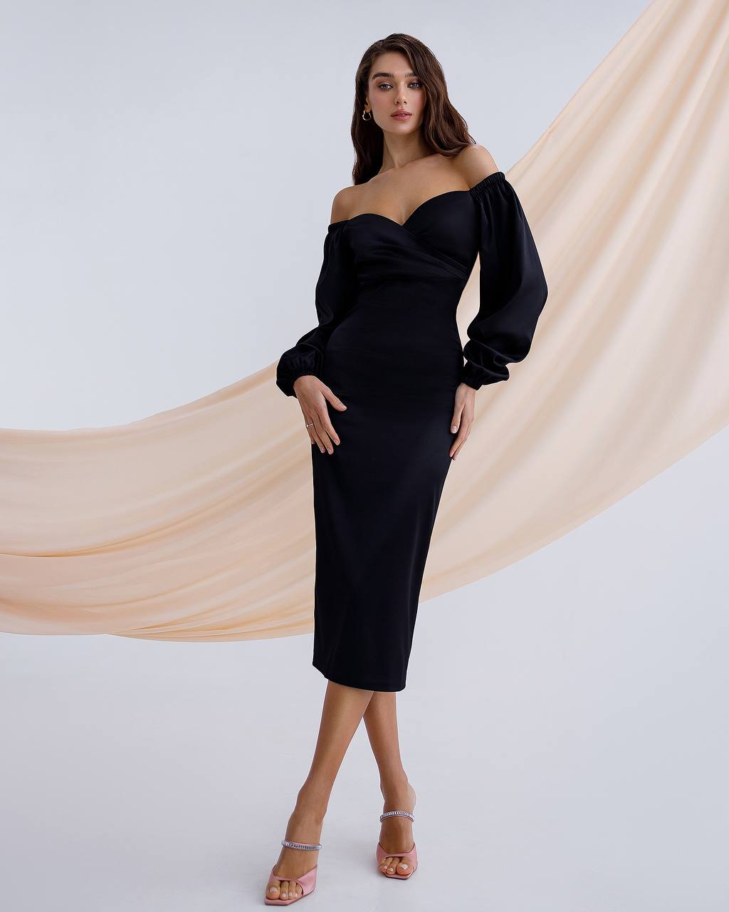 Black dress with voluminous sleeves