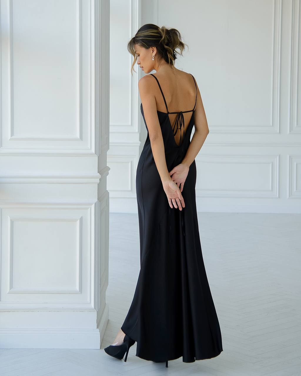 Black dress combination with an open back 