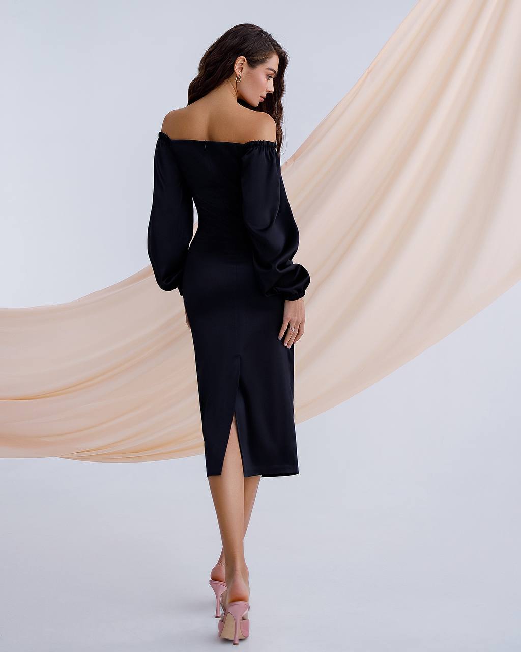 Black dress with voluminous sleeves