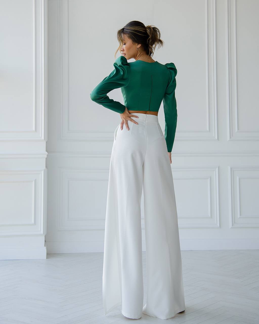 Milk wide trousers with slits