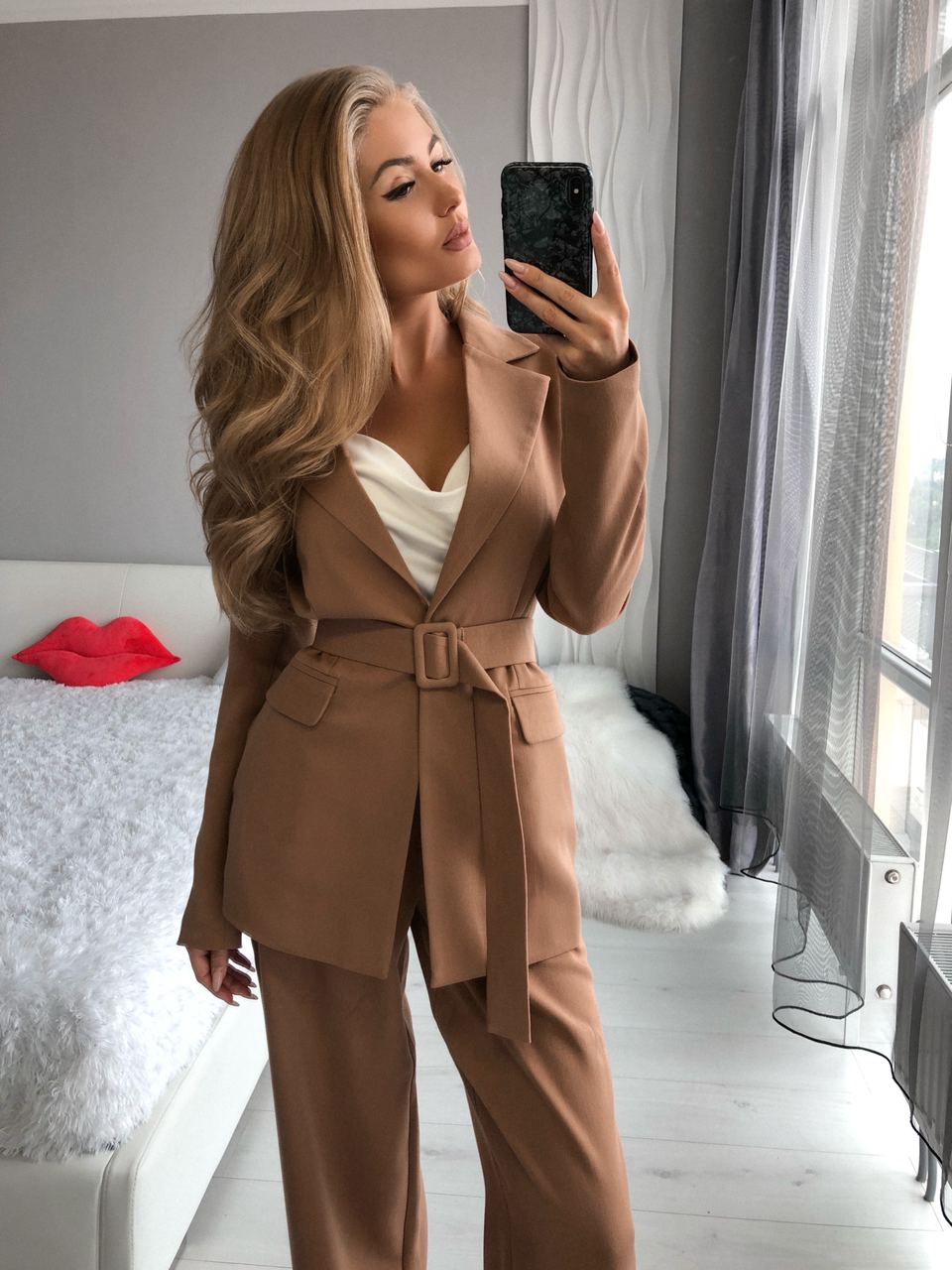 Suit with wide pants and belt included