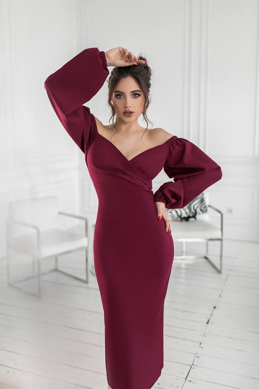 Burgundy midi dress with voluminous sleeves 