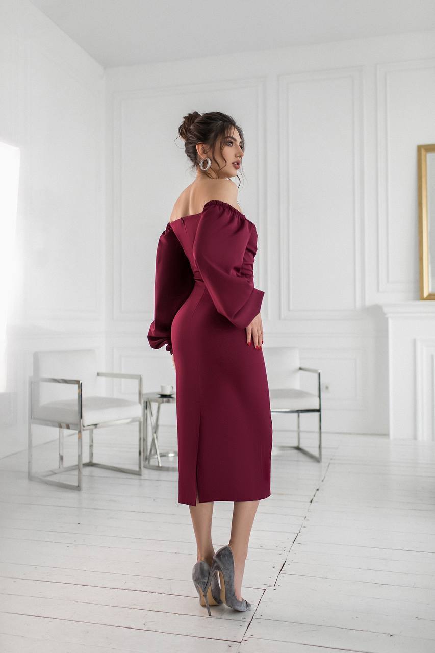 Burgundy midi dress with voluminous sleeves 